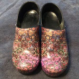 Dansko size 38 shoes